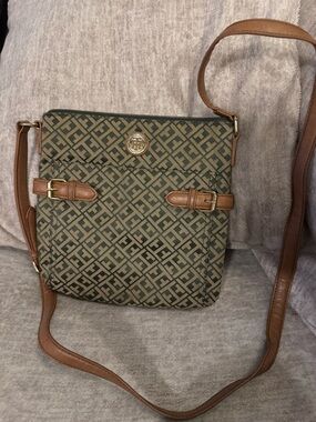 Tommy Hilfiger crossbody